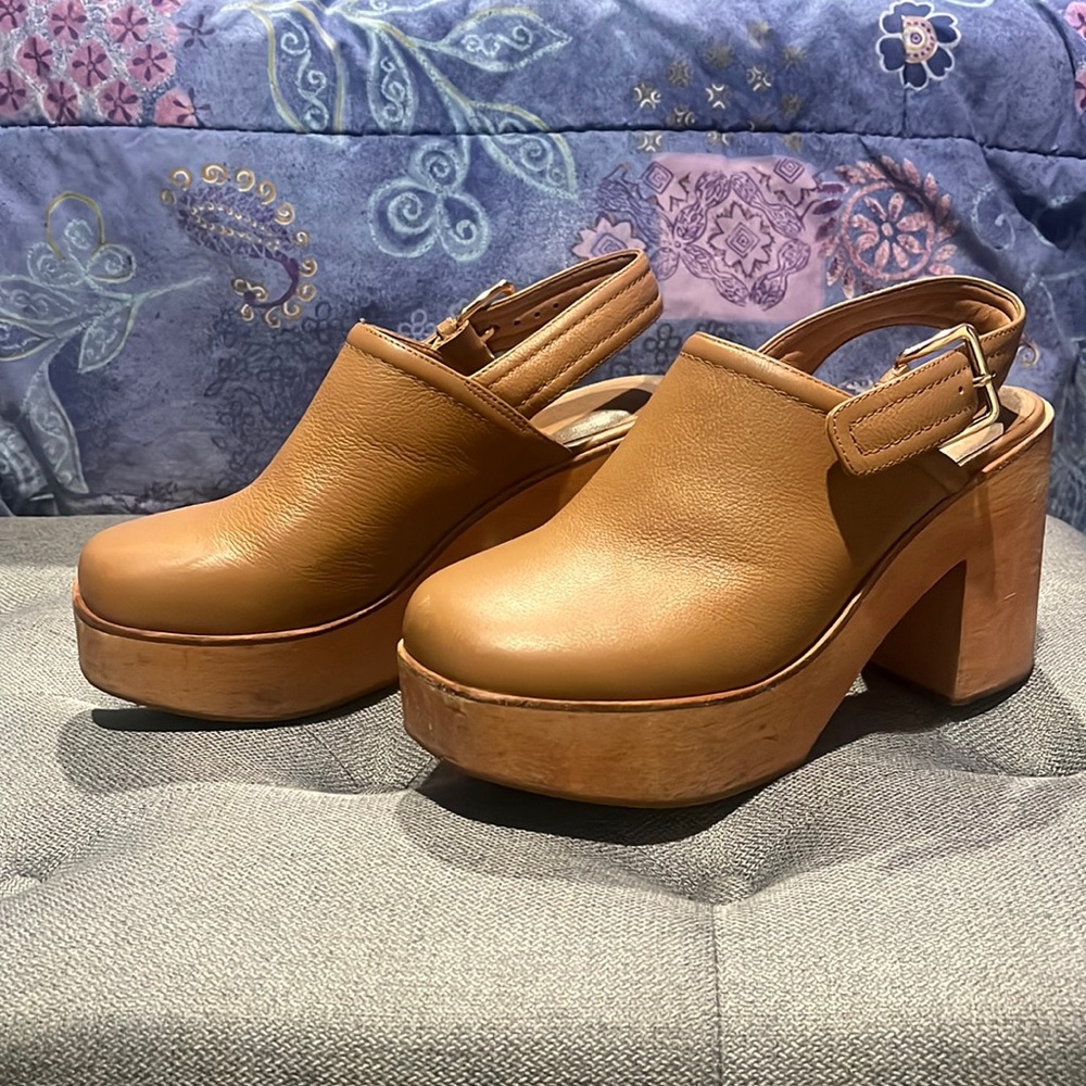 Charlotte stone clogs size 7